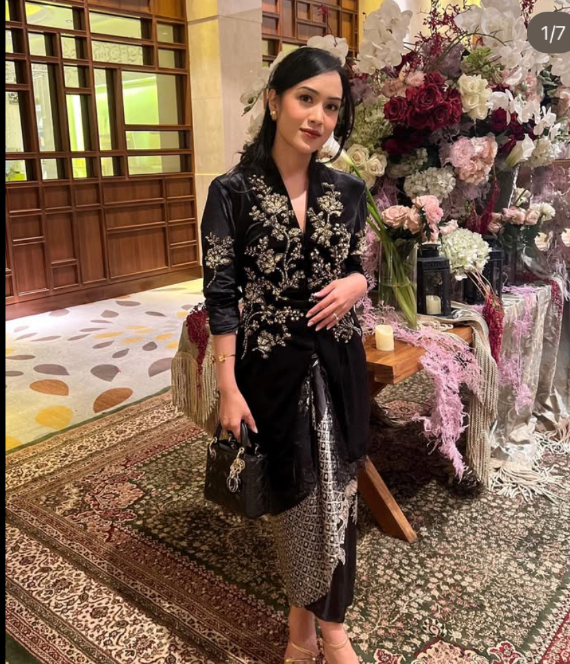 Velvet Kebaya